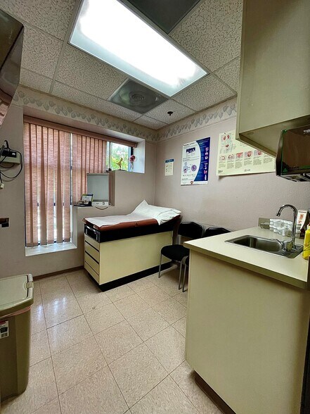 More Photos Of 44215 15th St W, Lancaster Medical For Lease