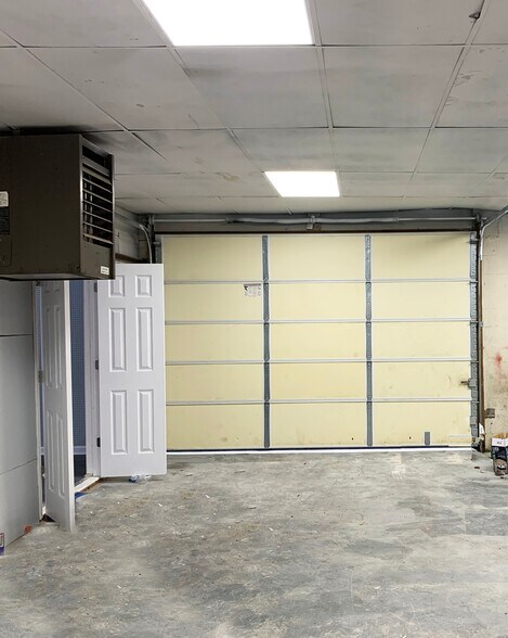 More Photos Of 1213 W Gaines St, Lawrenceburg Flex For Lease