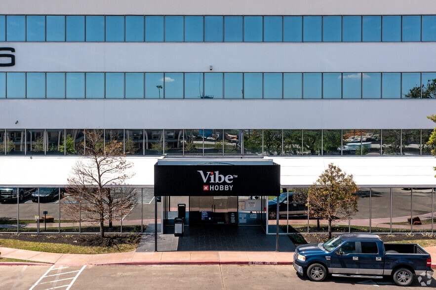 More Photos Of 8876 Gulf Fwy, Houston Office For Lease