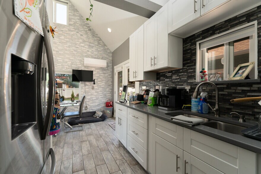 More Photos Of 1624 E Main St, Montrose Hotel For Sale