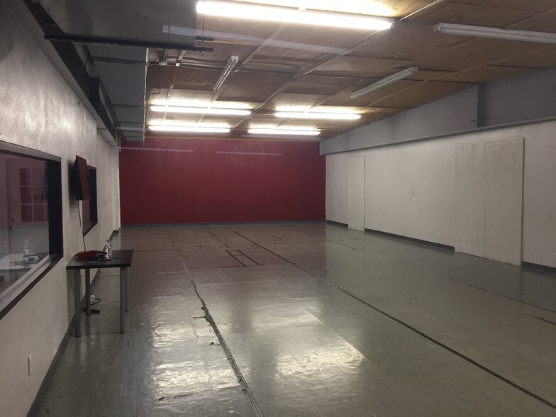 More Photos Of 4244 W Waters Ave, Tampa Showroom For Lease