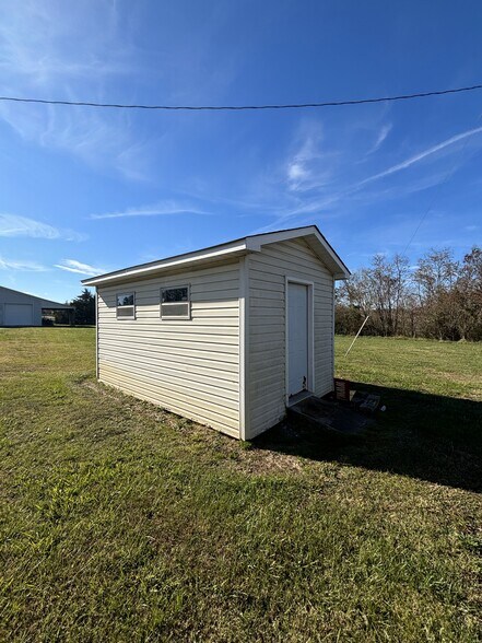 More Photos Of 2527 Main St, Hurt Flex For Sale