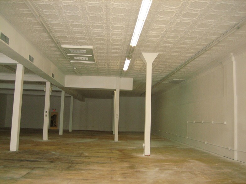 More Photos Of 14-20 N Main St, Shenandoah Apartments For Lease