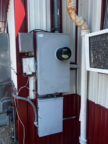 More Photos Of 451 N Wilson Rd, Radcliff Freestanding For Sale