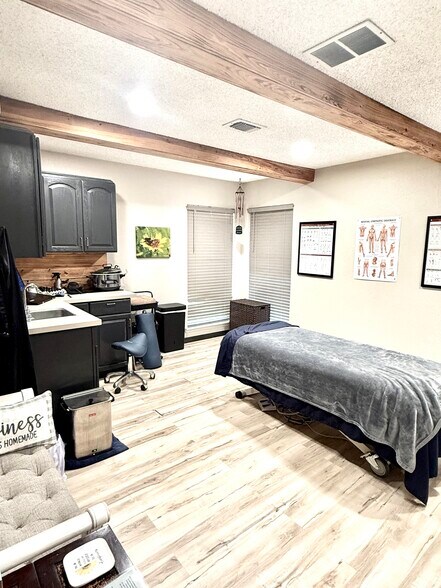 More Photos Of 1020 18th St, Woodward Office For Sale