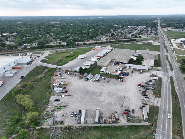 More Photos Of 3900 N Beach St, Haltom City Warehouse For Sale