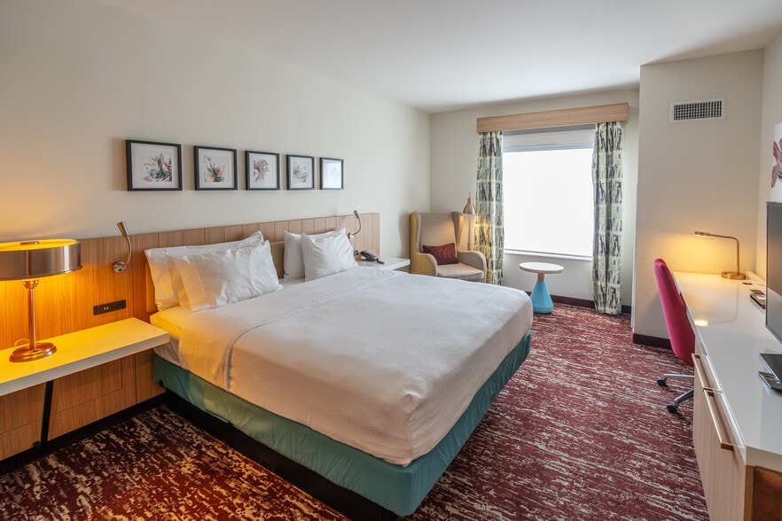 More Photos Of 470 S Martin St, Longmont Hotel For Sale