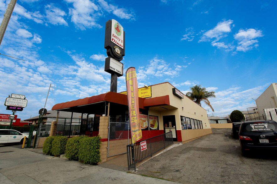 Primary Photo Of 2819 Broadway, Los Angeles Restaurant For Lease