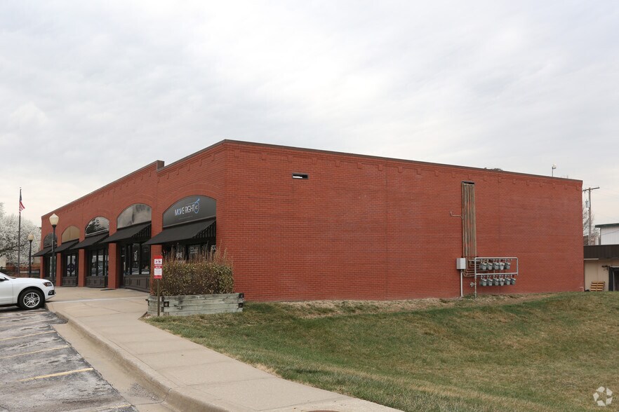 More Photos Of 7311-7331 W 79th St, Overland Park Unknown For Lease