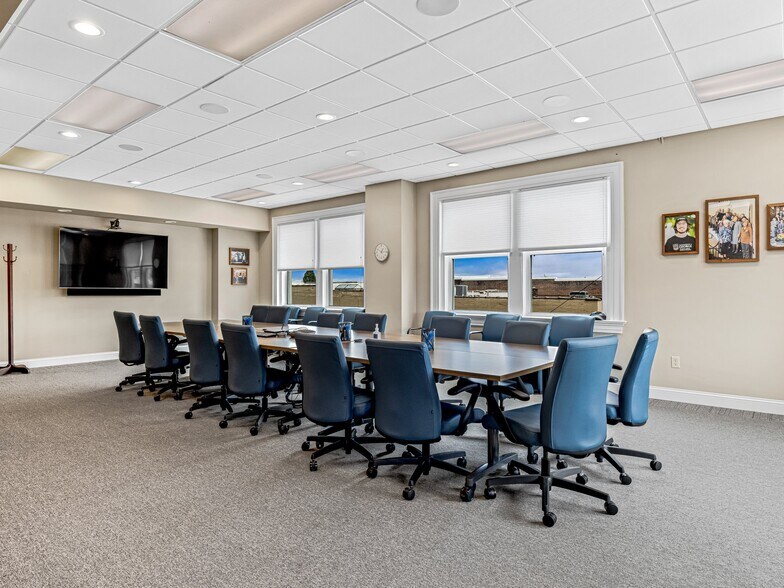 More Photos Of 401 N Main St, Hendersonville Storefront Retail Office For Sale