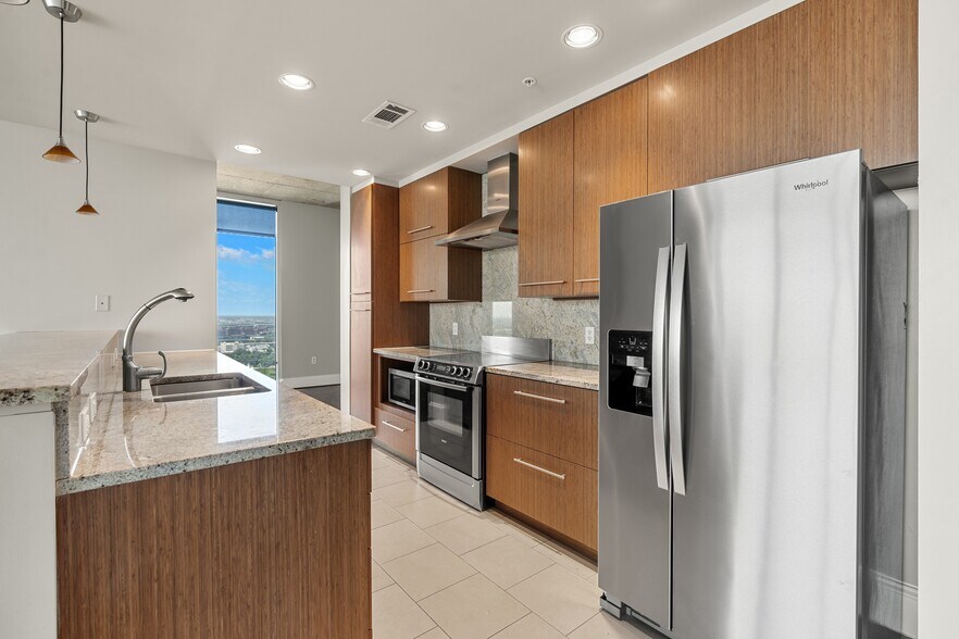 More Photos Of 5927 Almeda Rd, Houston Apartments For Lease