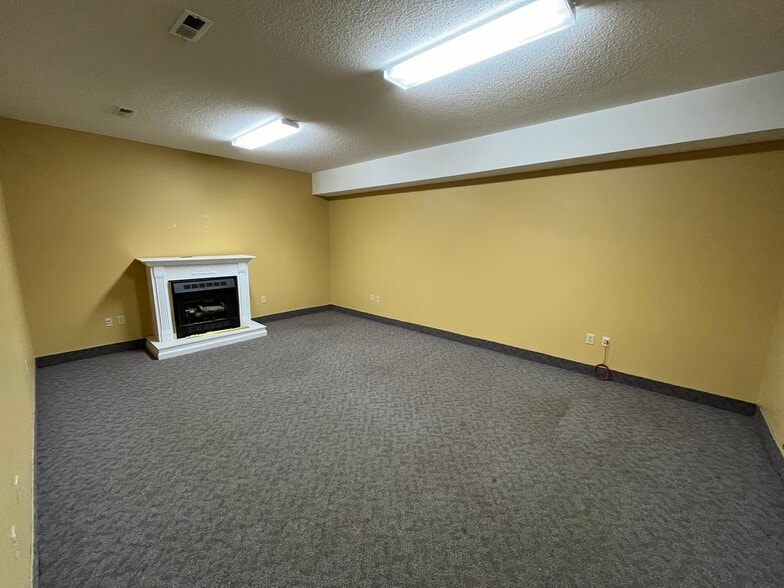 More Photos Of 1620 Centerville Tpke, Virginia Beach Light Manufacturing For Sale