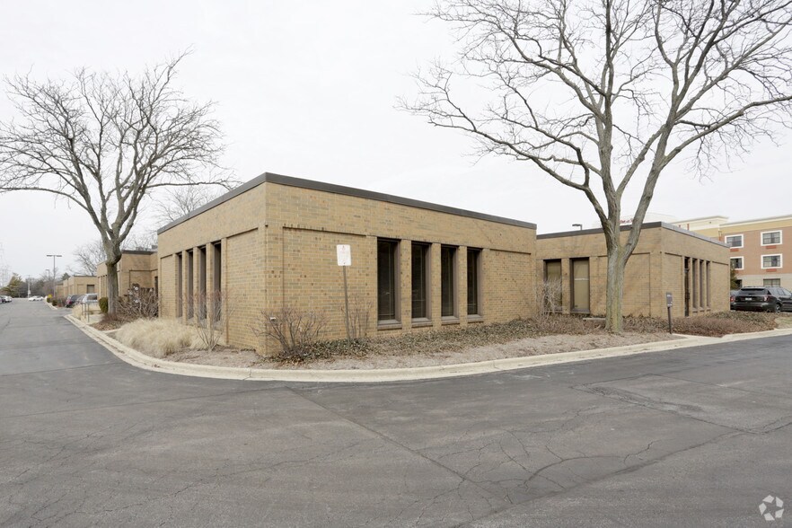 More Photos Of 5225 Old Orchard Rd, Skokie Office For Lease