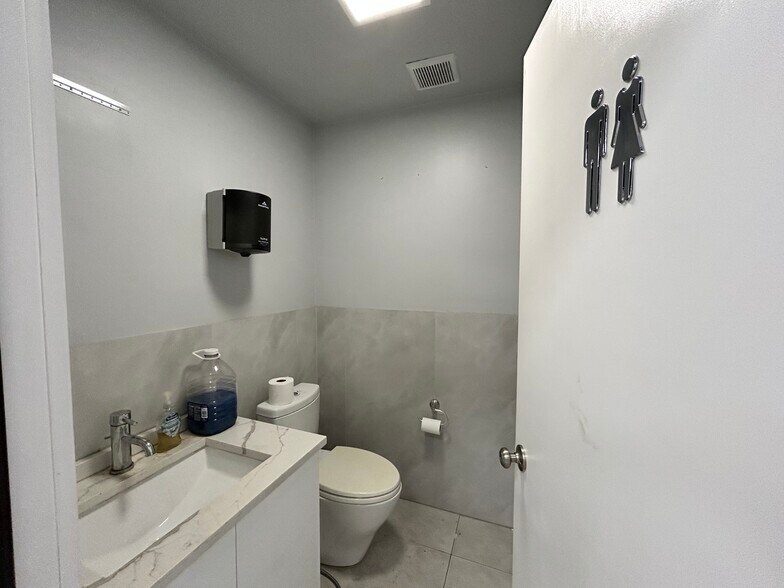 More Photos Of 5410 NW 12th Ave, Fort Lauderdale Warehouse For Sale