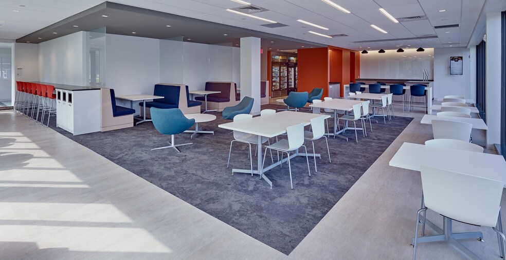 More Photos Of 650 E Swedesford Rd, Wayne Office For Lease