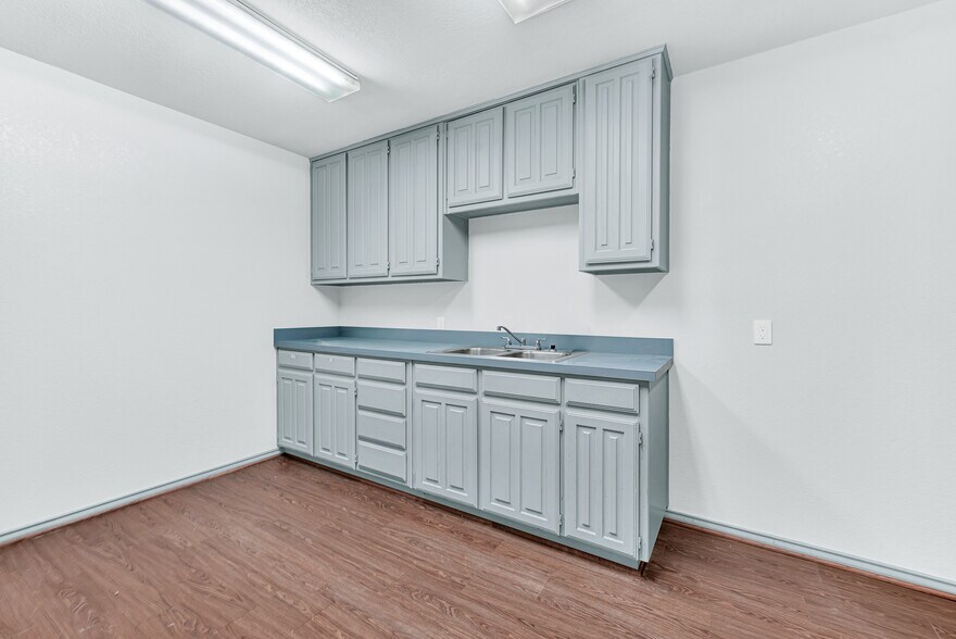 More Photos Of 326 S Edmonds Ln, Lewisville Medical For Lease