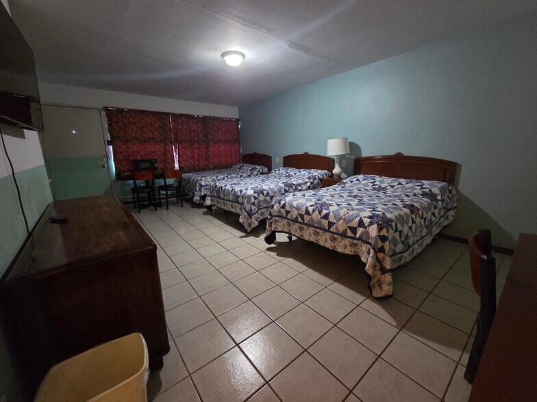 More Photos Of 1207 W Main St, Port Lavaca Hotel For Sale