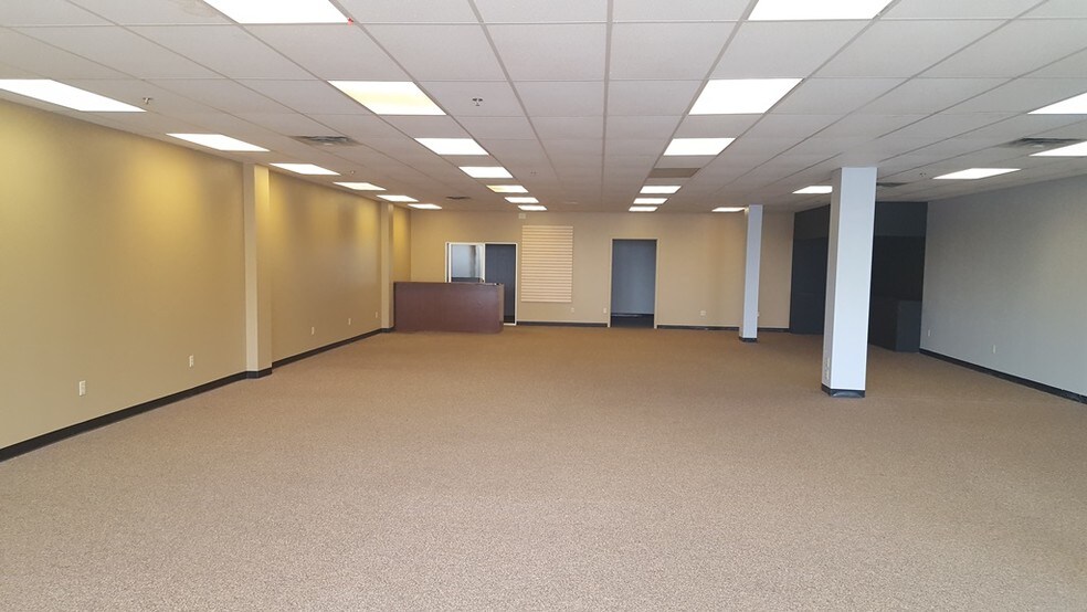 More Photos Of 109-113 Salem Tpke, Norwich Unknown For Lease