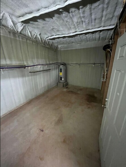 More Photos Of 14201 Green Meadows Rd, Noble Warehouse For Lease