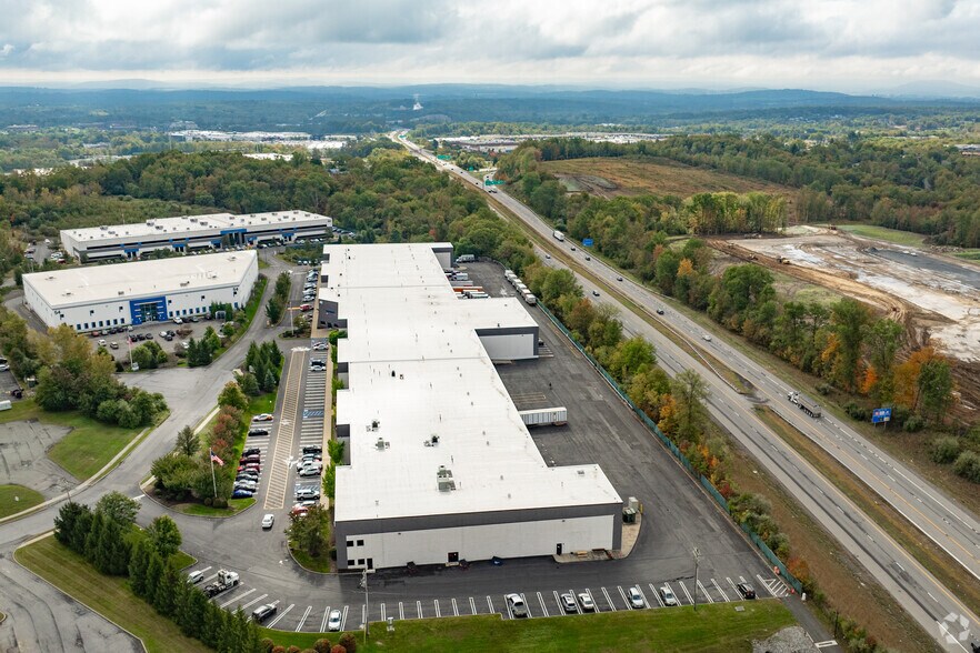 More Photos Of 45 Turner Dr, Middletown Warehouse For Lease