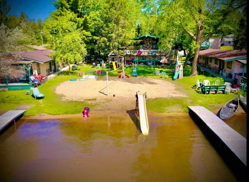 More Photos Of 1080 E Hiawatha Dr, Wisconsin Dells Hotel For Sale