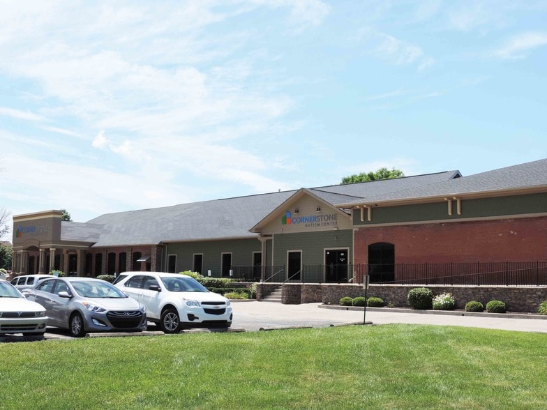 More Photos Of 435-437 E Main St, Greenwood Office For Lease