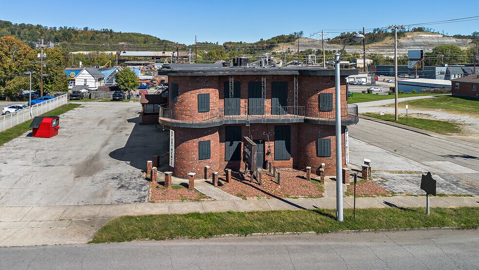 More Photos Of 2275 Winchester Ave, Ashland Apartments For Sale