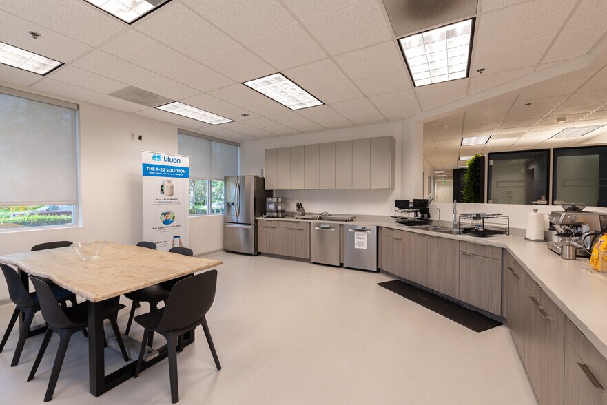 More Photos Of 18 Bunsen, Irvine Research And Development For Lease