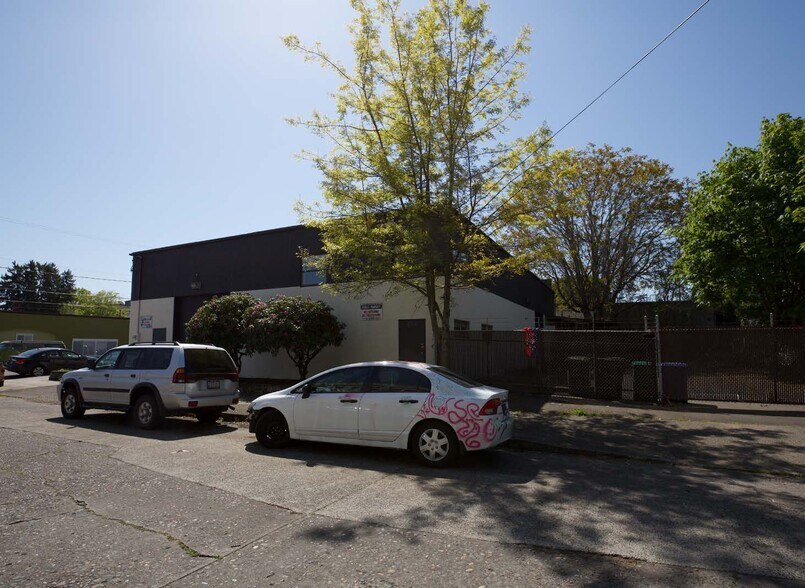 More Photos Of 804 N Killingsworth Ct, Portland Warehouse For Sale