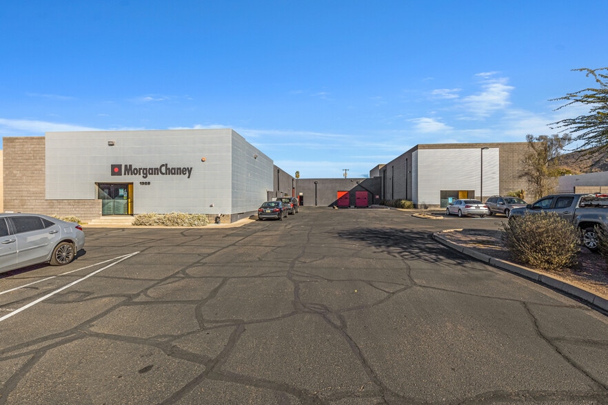 More Photos Of 1926 W North Ln, Phoenix Distribution For Lease