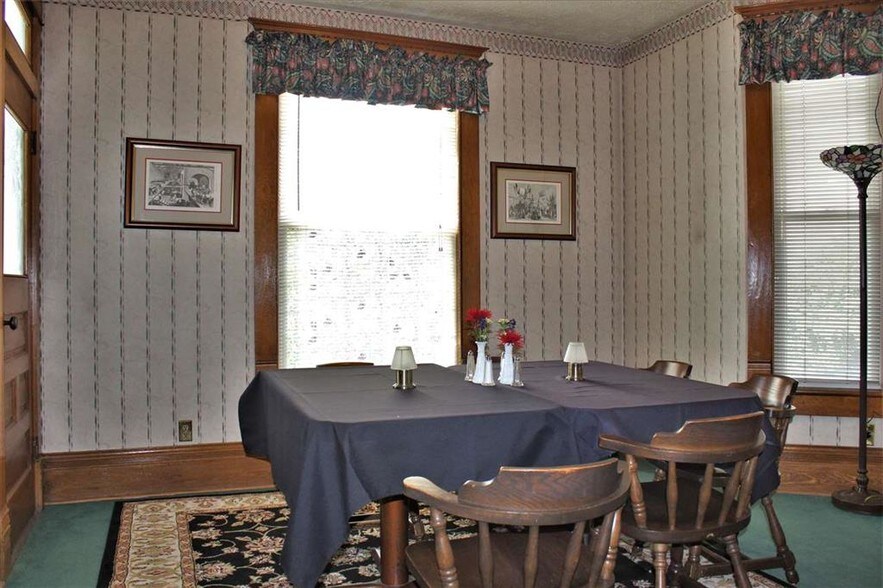 More Photos Of 1208 6th Ave, Huntington Restaurant For Sale