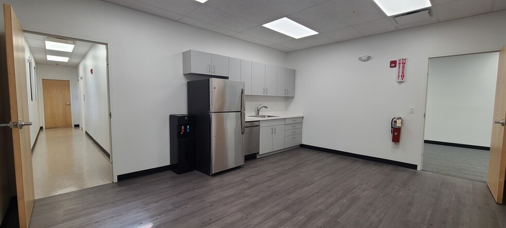 More Photos Of 185 Grassy Plain St, Bethel Manufacturing For Lease