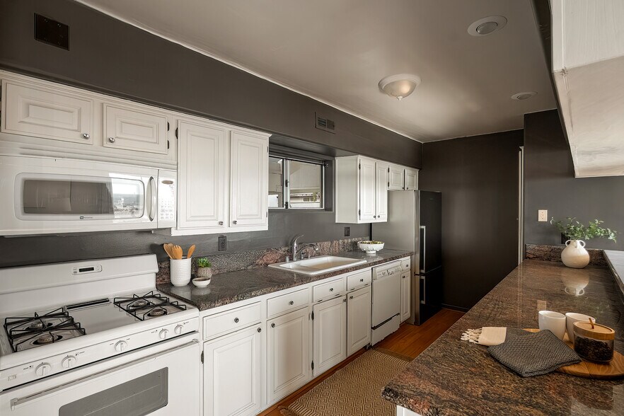 More Photos Of 3111 Ocean Front Walk, Marina Del Rey Apartments For Sale