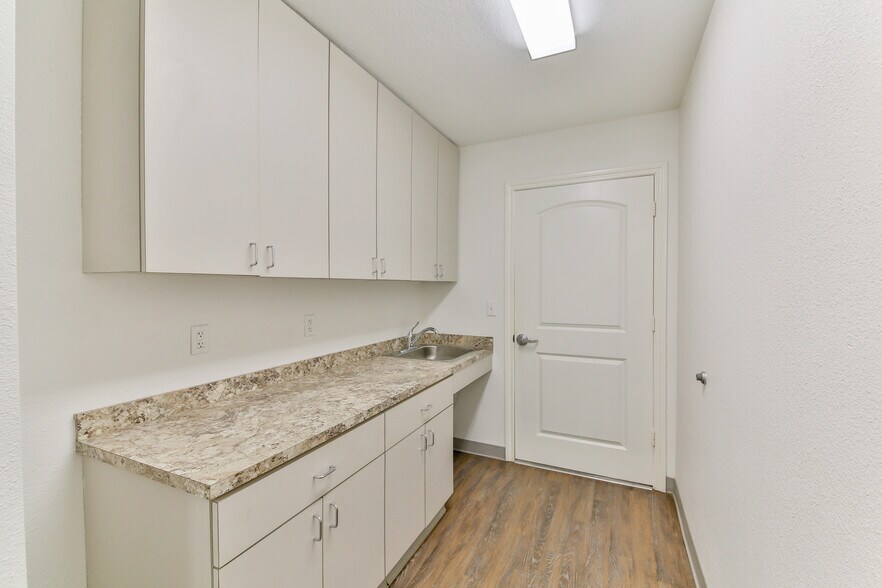 More Photos Of 423 S 8th St, La Porte Distribution For Lease