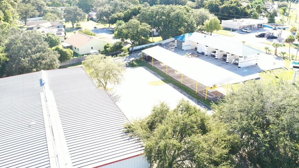 More Photos Of 1996 US Highway 1, Rockledge Light Distribution For Sale