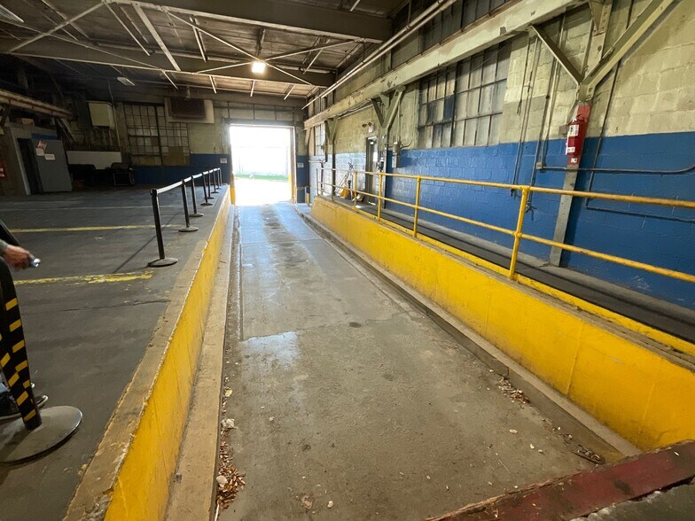 More Photos Of 3760 Oakwood Ave, Youngstown Warehouse For Lease