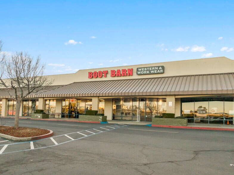 More Photos Of 1699-1981 State Highway 273, Anderson Supermarket For Sale