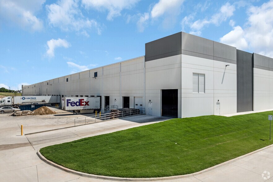 More Photos Of 4521 N US Highway 67, Midlothian Unknown For Lease