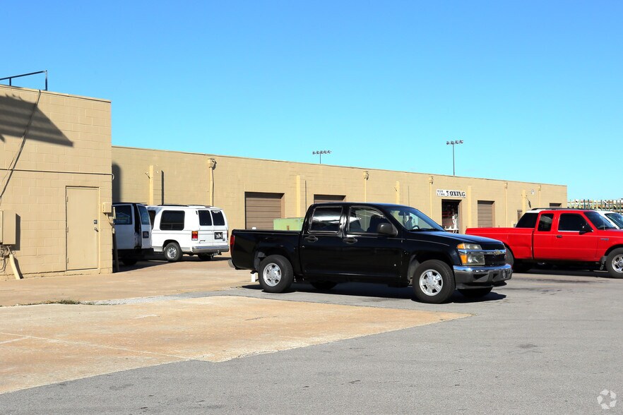 More Photos Of 5663 S Mingo Rd, Tulsa Light Manufacturing For Lease