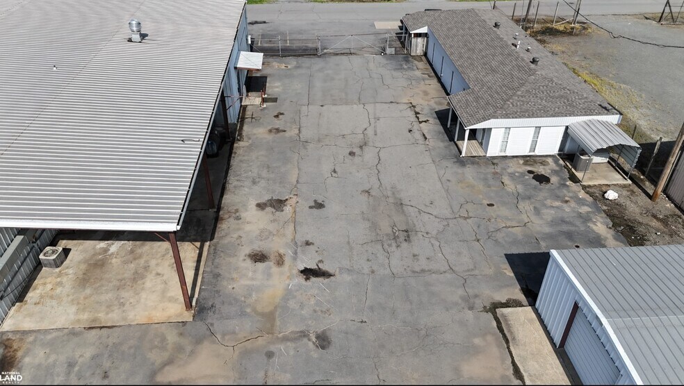 More Photos Of 1701 S Timber St, Stuttgart Office Residential For Sale