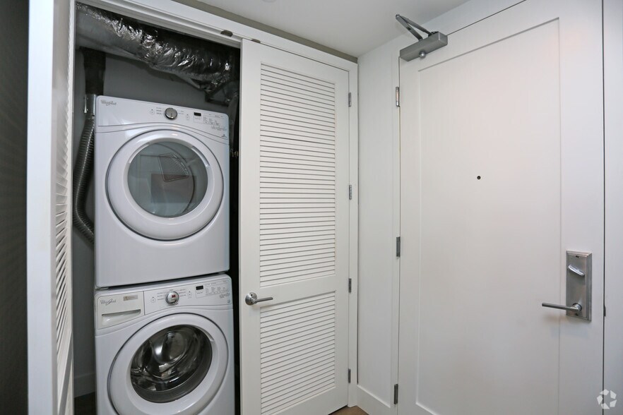 More Photos Of 1501 Island Ave, San Diego Apartments For Lease