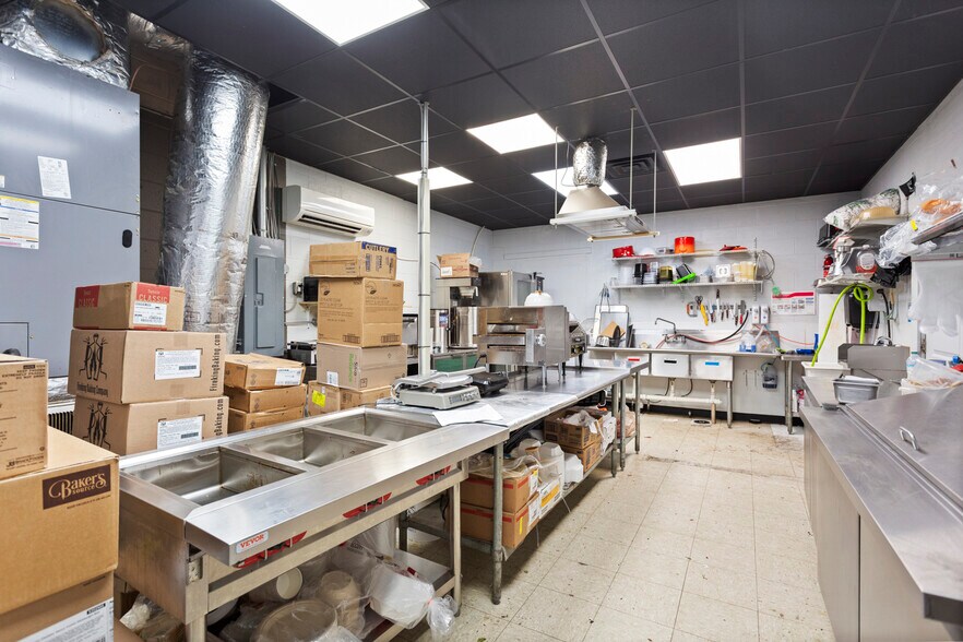 More Photos Of 400 W Main St, Walhalla General Retail For Lease