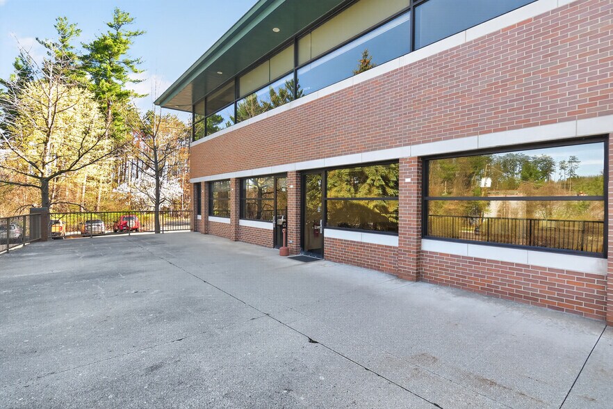More Photos Of 8451 Boulder Ct, Commerce Township Office For Lease