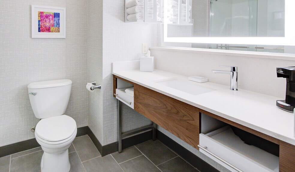 More Photos Of 4617 7th St, Bay City Hotel For Sale