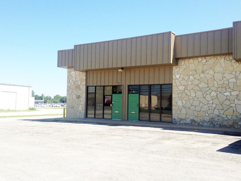 More Photos Of 3601 W Harry St, Wichita Flex For Sale