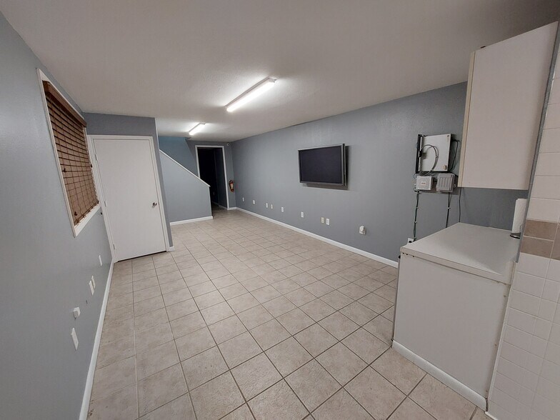More Photos Of 313 S 16th St, La Porte Warehouse For Lease