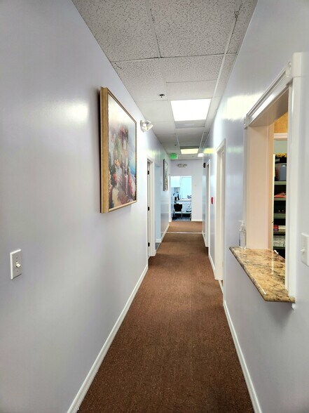 More Photos Of 681 Goodlette Rd N, Naples Medical For Lease
