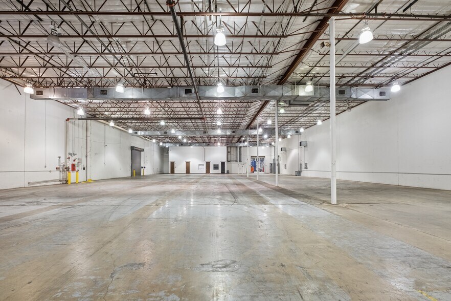 More Photos Of 8100 Kempwood Dr, Houston Manufacturing For Lease