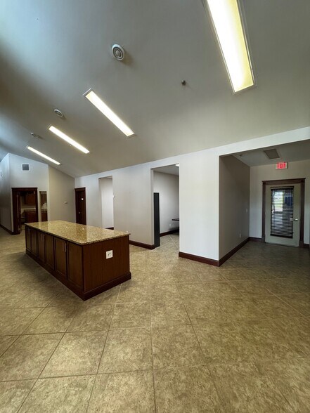 More Photos Of 1000 Hedstrom Dr, Ashland Warehouse For Lease