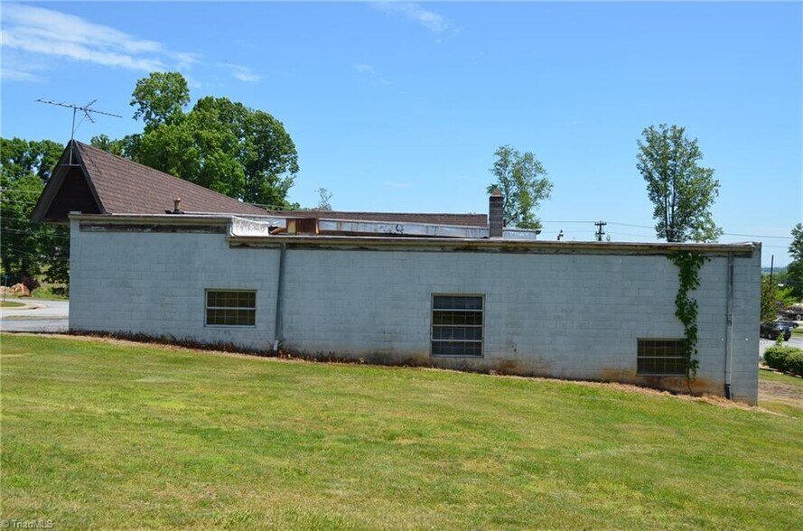 More Photos Of 201 K St, North Wilkesboro Auto Repair For Sale